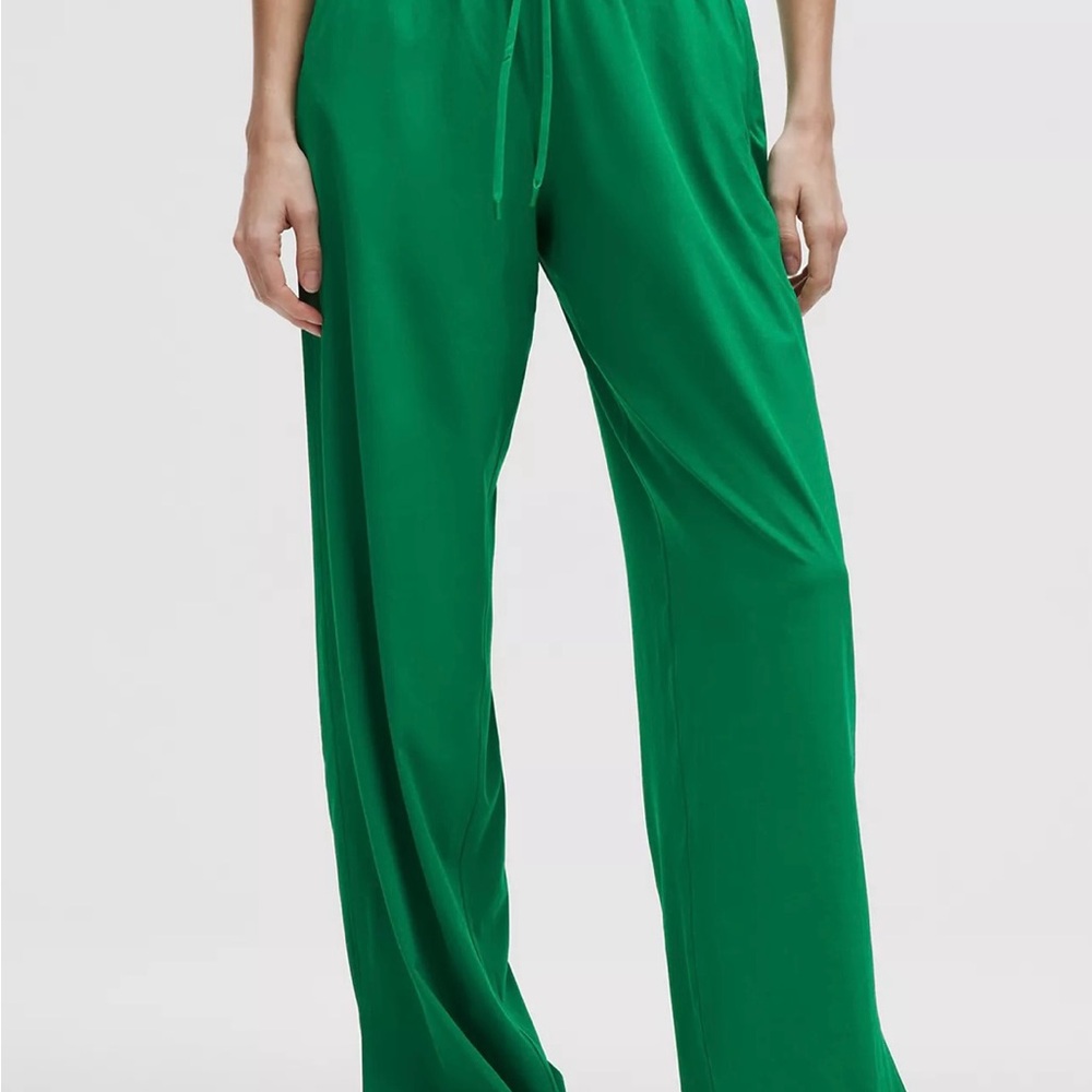 Bran New Lululemon Women's Green Wide-Leg Pants
